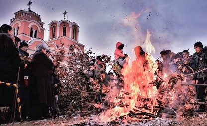 Danas je Badnji dan: Ovako Srbi dočekuju rođenje Hrista